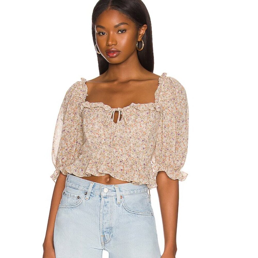 ASTR the Label Half Sleeve Back Cut Out Top